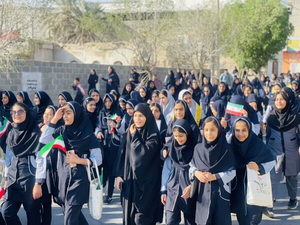 خروش دانش آموزان گله دار در راهپیمایی ۱۳ آبان۱۴۰۴