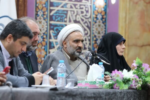 نشست صمیمی هم‌افزایی مربیان قرآنی استان خراسان رضوی