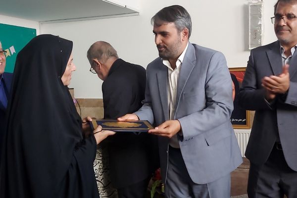 آیین بهره‌برداری از مدرسه زنده‌یاد لیلا لروند کهریزک