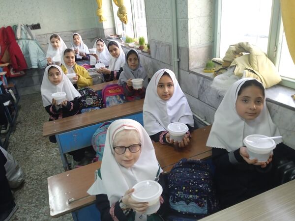 افطاری دانش آموزان روزه اولی مدرسه دخترانه هدی یک شهرستان قدس
