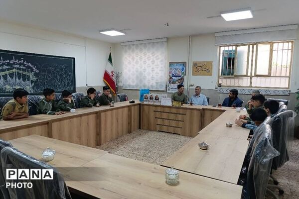 آیین تجلیل از دانش‌آموزان برتر مسابقات قرآن، عترت و نماز دبستان شهید رجایی شهرستان قدس