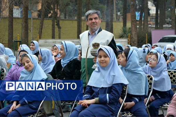 حضور خادمان رضوی در مدرسه قدر بهارستان‌دو