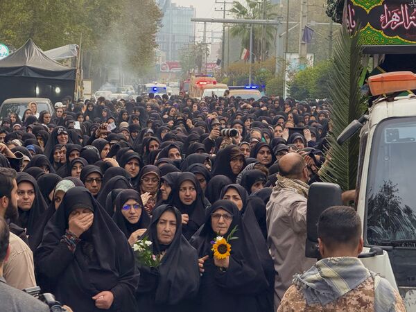  مراسم تشییع ۱۰ شهید گمنام در آمل