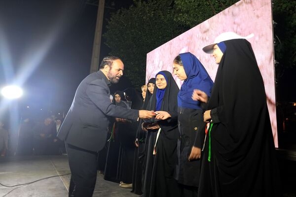 وطن دوستی دانش‌آموزان ایرانی ، پیشینه تاریخی دارد
