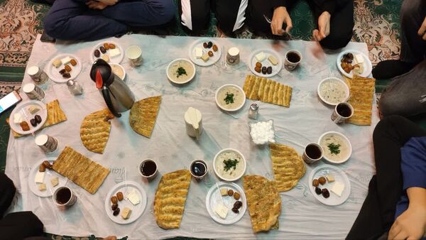 ضیافت افطاری دبیرستان شهدای مدافع حرم منطقه ۱۰