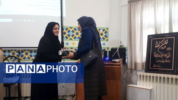 جلسه مجمع عمومی انجمن اولیا و مربیان در دبیرستان شاهد شهید حمامی ناحیه 6 مشهد