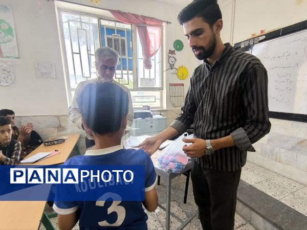 تقدیر از برترین‌های دبستان شهید پسندیده فدافن