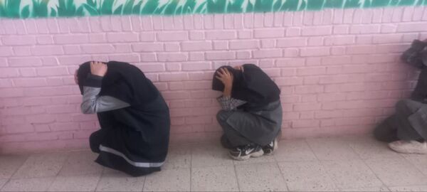 مانور زلزله و توضیح نکات ایمنی درمدرسه تکتم خلیل آباد 