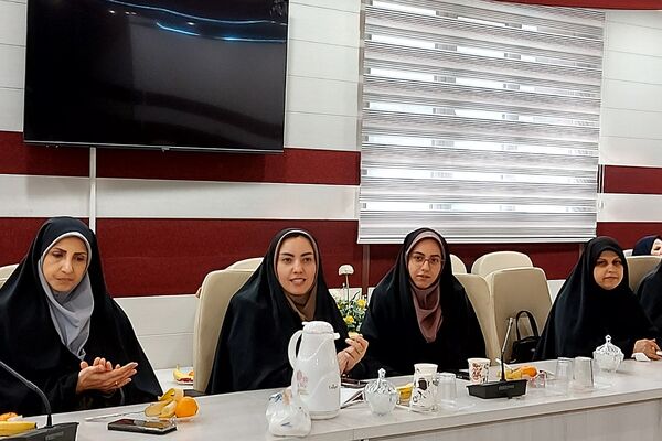 تقدیر از بانوان شاغل در اداره آموزش و پرورش کهریزک 