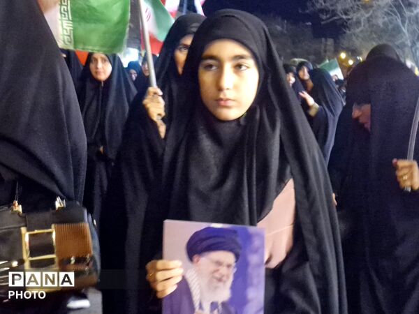 حضور پرشور دانش‌آموزان، نوجوانان وکودکان اردبیلی در تجمع حمایتی از جبهه مقاومت ورزمندگان پرتوان اسلام