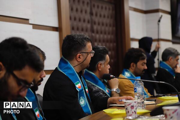 نشست هم‌اندیشی مسئولان دانش‌آموزی تهران با محور آموزش مربیان و مدیریت مصرف انرژی