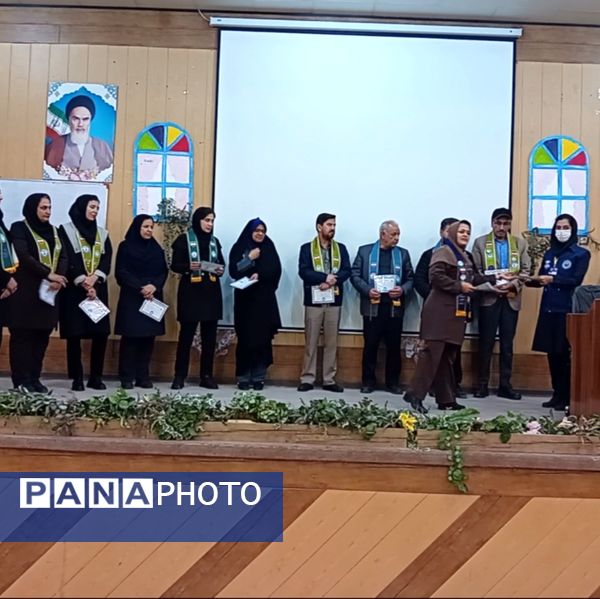 جلسه هم‌اندیشی مجمع مدرسین و مربیان پیشتاز اردوی تمشک در آشخانه