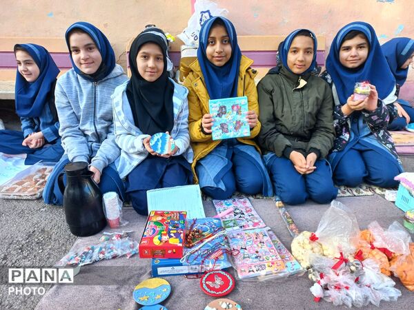 بازارچه کارآفرینی دانش‌آموزان شهید جواهری۲ 