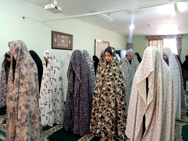 نمازجماعت دردبیرستان حاج مهدی روحانی ارغا