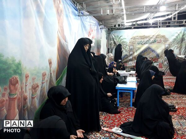 اقامه نماز استغاثه به امام زمان (عج) در موکب حماسه مقاومت دانش آموز 