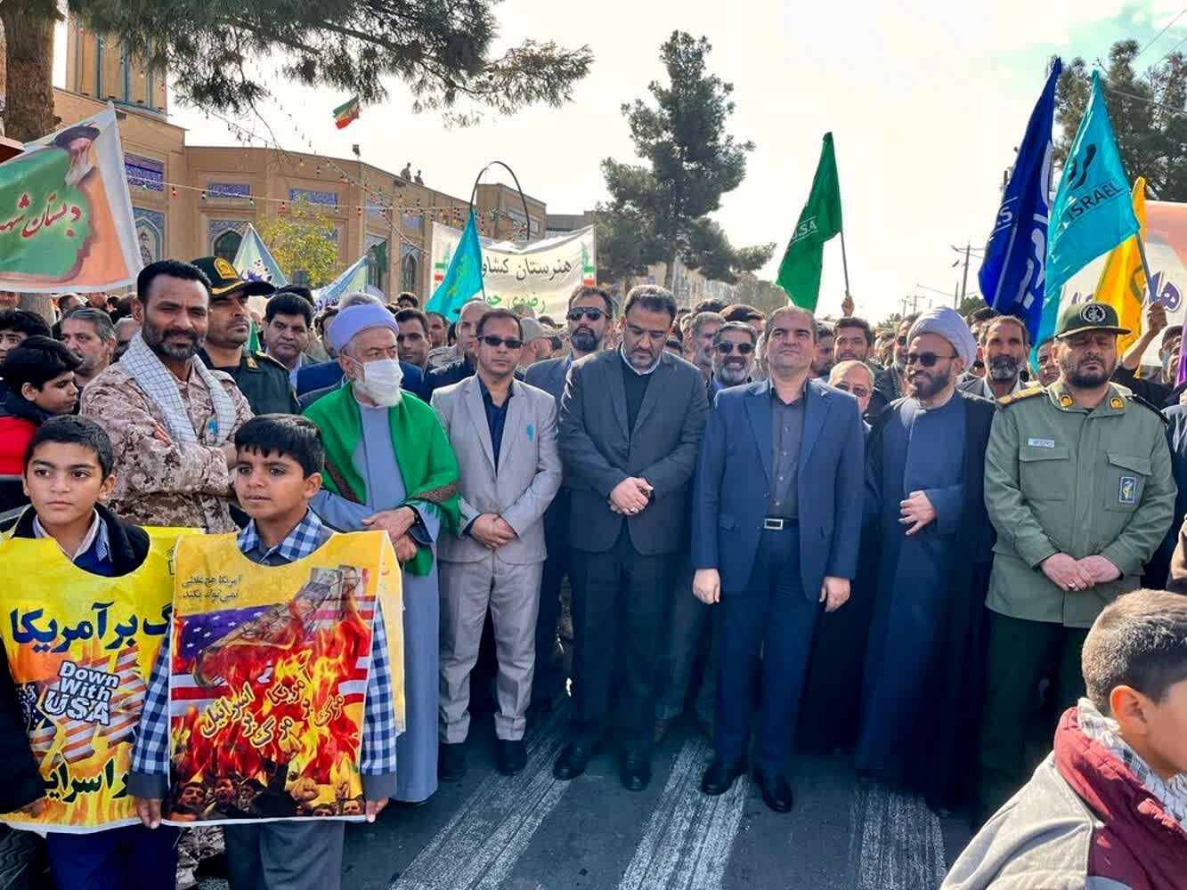 آبان بیداری؛ گام های استوار نسل جوان در مسیر عزت و استقلال