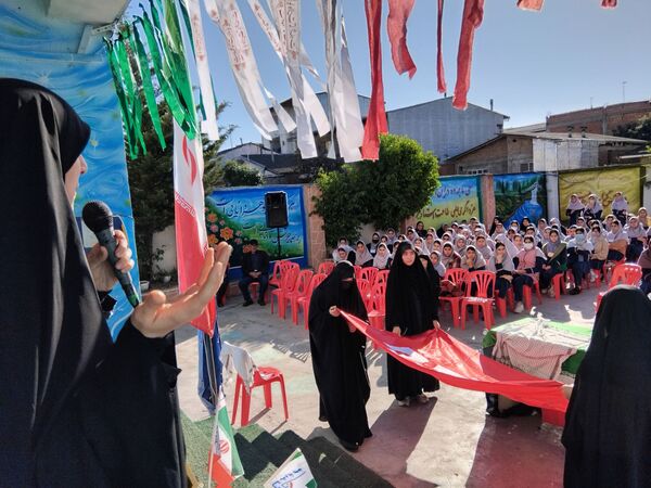 دبیرستان نجم میزبان پیکر یک شهید گمنام شد