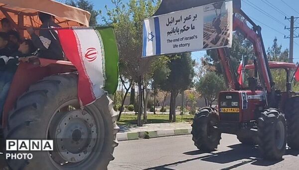 حرکت کاروان «تراکتورها» در شهر جعفریه قم 