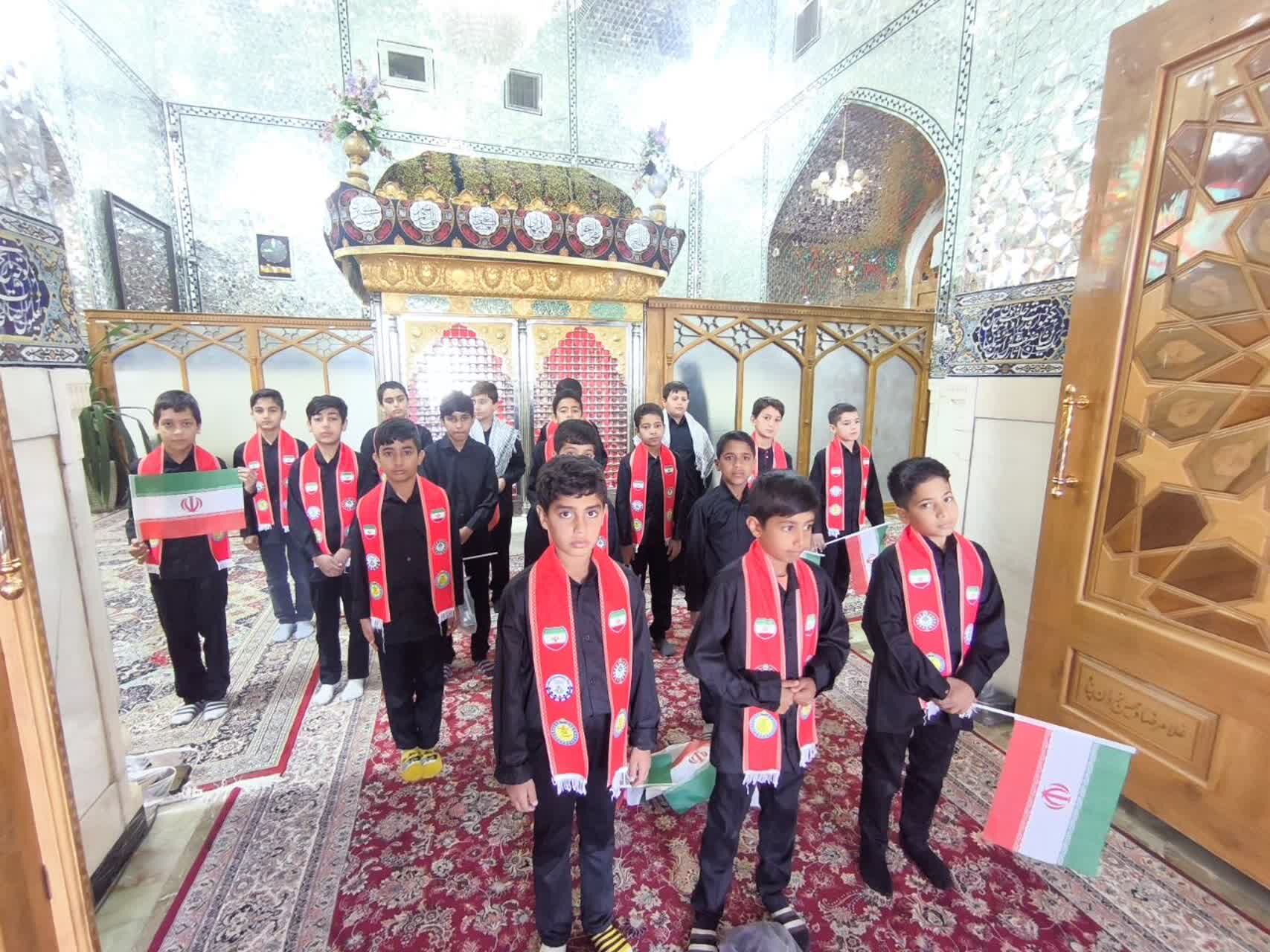 حماسه آفرینی پیشتازان دبستان شهید پسندیده فدافن در راهپیمایی ۱۳ آبان کاشمر