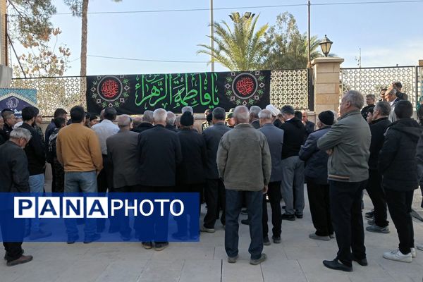 تشییع پیکر مادر شهیدان مشتاقیان در شیراز