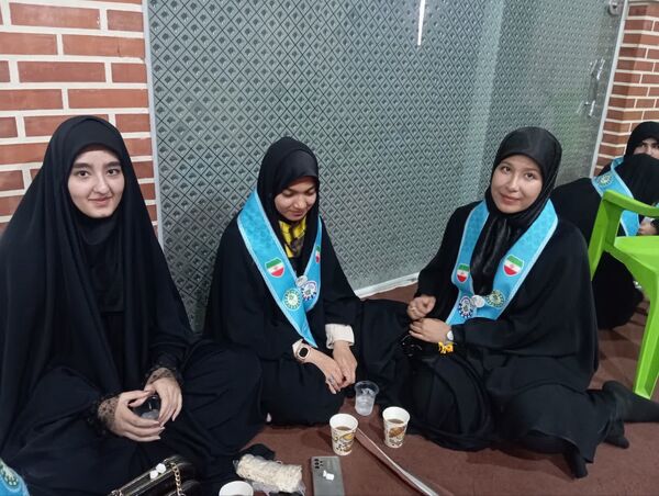 خادمان کوچک، ارادت بی کران