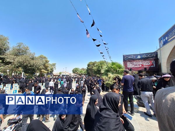 پیاده‌روی جاماندگان اربعین در گلستان شهدای اصفهان