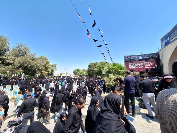 پیاده‌روی جاماندگان اربعین در گلستان شهدای اصفهان