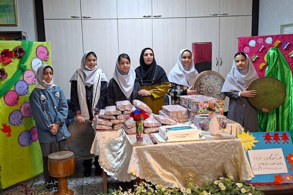 هنرنمایی دانش‌آموزان مدارس ناحیه دو شهرری در جشن میلاد حضرت فاطمه (س)
