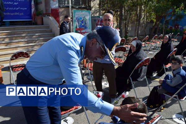 نواختن زنگ آغاز سال تحصیلی جدید در مدارس آموزش و پرورش منطقه 14 تهران