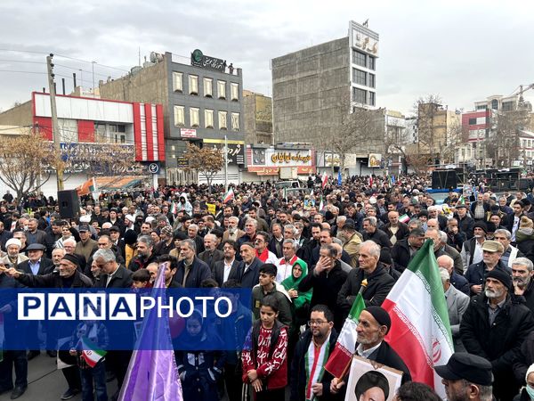 حضور پرشور مردم در راهپیمایی ۲۲ بهمن هشتگرد