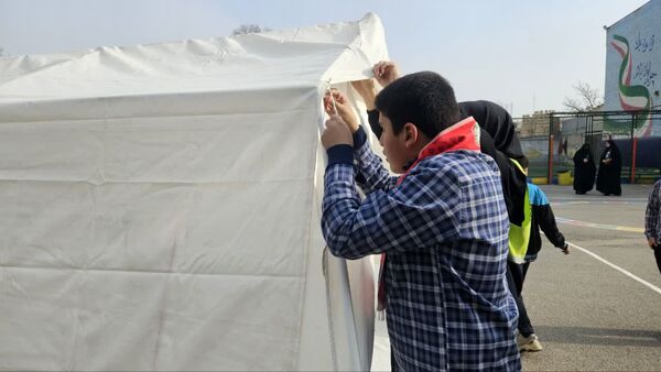 مانور زلزله در دبستان شهید رحیمی ناحیه۱