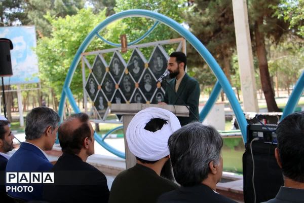 گرامی داشت مقام معلم و آئین گلباران مزار شهدای گمنام