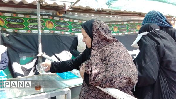 اینجا قطعه‌ای از بهشت است؛ برپایی ایستگاه‌های عاشقی در مسیر مشهد الرضا