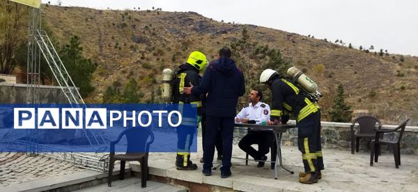 پله نوردی آتش‌نشانان مشهدی در پلکان باباکوهی 
