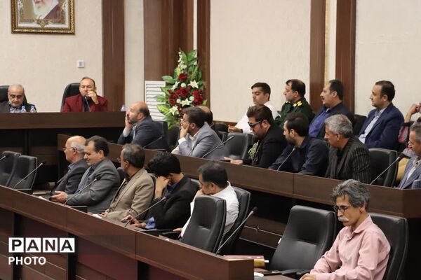 نشست معاون وزیر فرهنگ و ارشاد اسلامی با جامعه هنری تربت حیدریه 