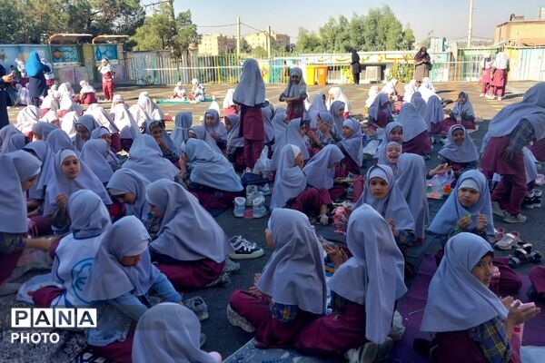 صبحانه سلامت با طعم تخم‌مرغ در دبستان دخترانه مهران