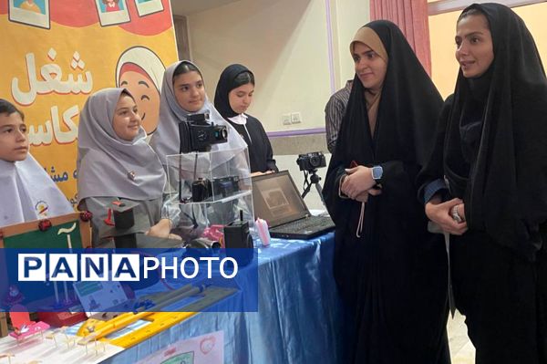 برگزاری نمایشگاه به مناسبت هفته مشاغل، در دبستان کودک مسلمان