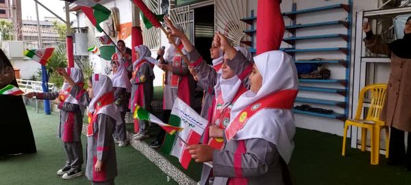 دانش‌آموزان دبستان دخترانه شاهد محمودآباد شعار مرگ بر اسرائیل سردادند