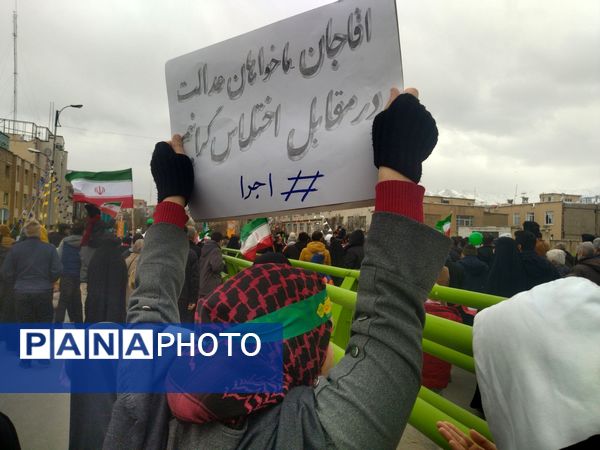 ثبت شکوه انقلاب از قاب دوربین در همدان