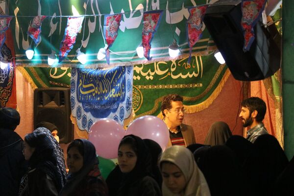 خیابان امام رضا(ع)  مشهد مملو از جمعیت در جشن باشکوه شب نیمه شعبان