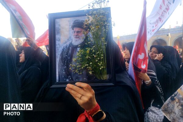 بدرقه با اشک و بیعت ،ایران در سوگِ قائد شهید امت