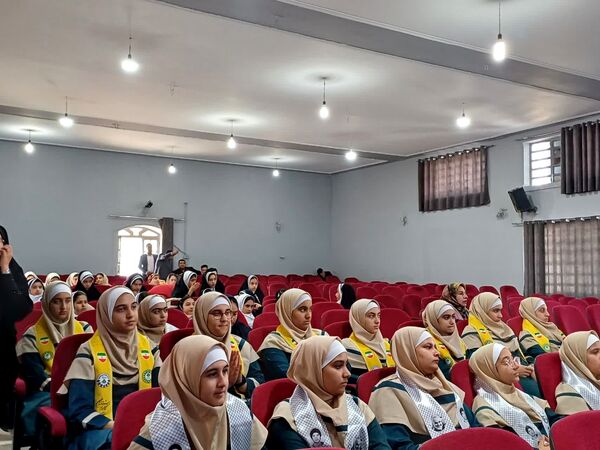 تجلیل از برگزیدگان 2 جشنواره پرورشی در شهرستان زرقان 