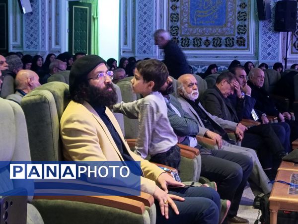 شب شعر آیینی پیرغلامان حسینی برگزار شد