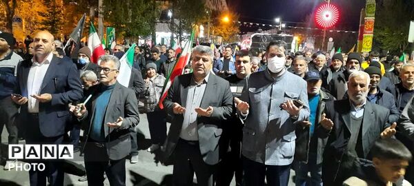 اقامه نماز استغاثه و تجدید بیعت در اجتماعات شبانه شهرستان ساوجبلاغ