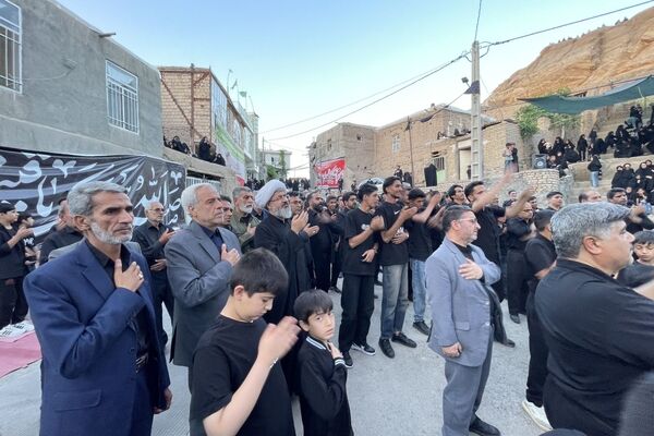 حضور امام جمعه و شهردار کاشمر در مراسم مقتل خوانی روستای طرق