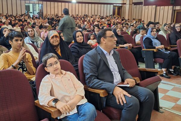 مراسم تجلیل از دانش‌آموزان برتر دبیرستان هیأت امنایی رازی ناحیه ۴شیراز
