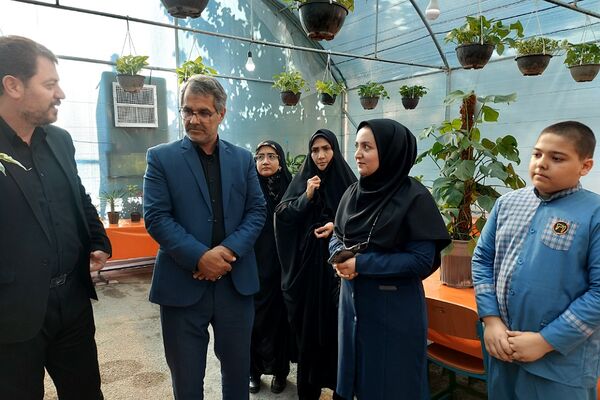 افتتاح گلخانه «باغ سلیمی» در دبستان شهید سلیمی جهرمی کهریزک 