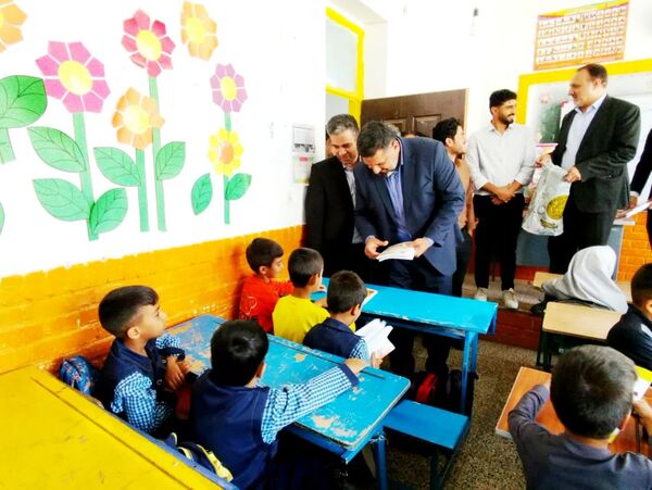 بازدید نماینده مجلس شورای اسلامی و عضو کمیسیون آموزش مجلس از مدارس بخش زاوین کلات