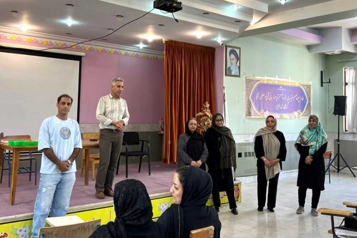 برگزاری جلسه انجمن اولیا و مربیان در آموزشگاه آریو مصلی نژاد ناحیه دو شهرری 