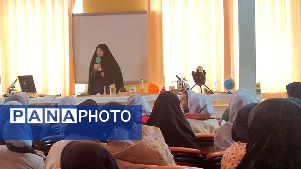 بازدید علمی دانش‌آموزان دبستان شاهد حاج تقی آقا‌بزرگ از پژوهش‌سرای علامه طباطبایی ناحیه یک مشهد